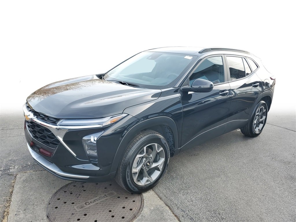 Used 2025 Chevrolet Trax LT image 3