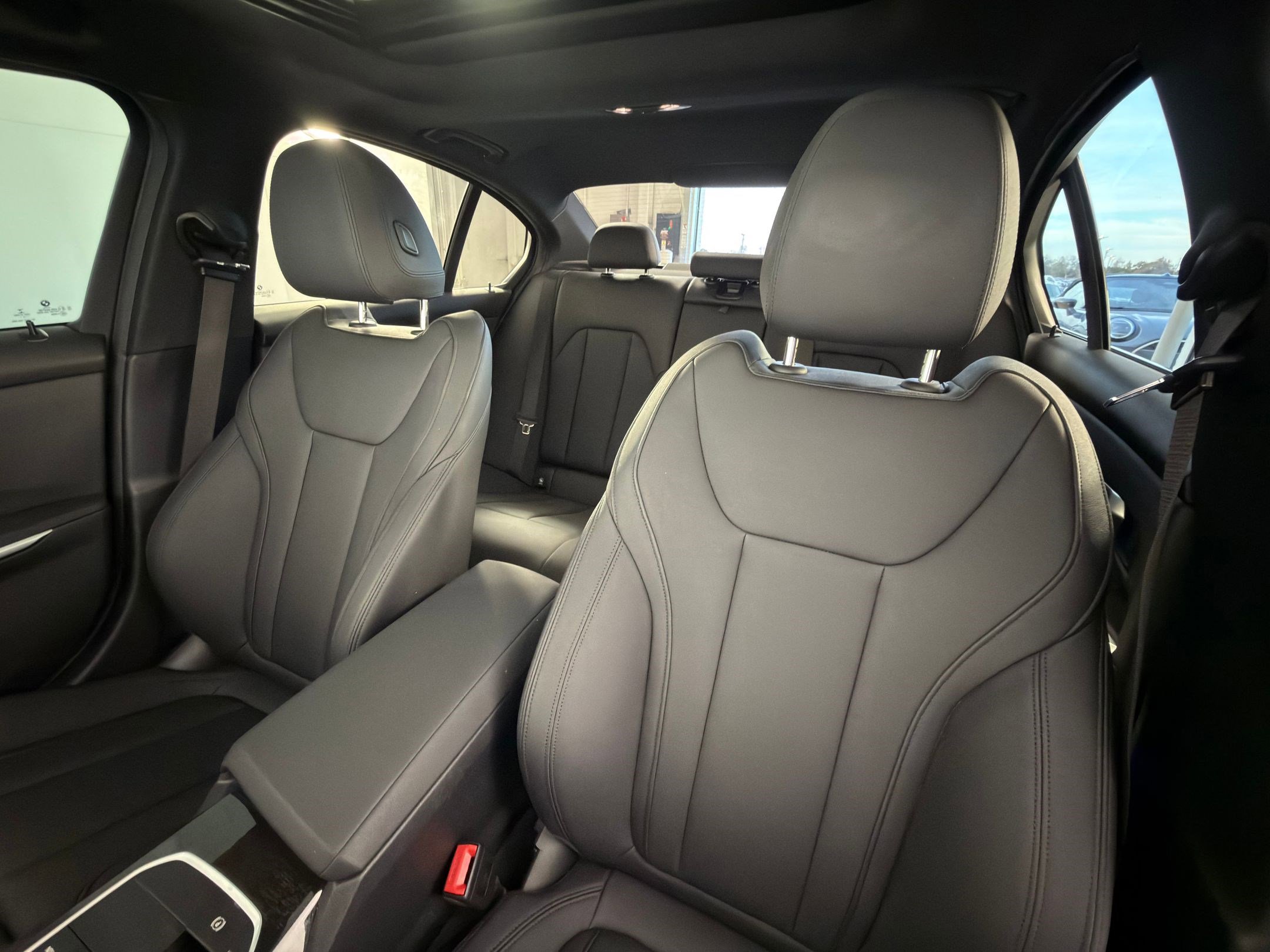 Used 2021 BMW 330i Sedan w/ M Sport Package image 23