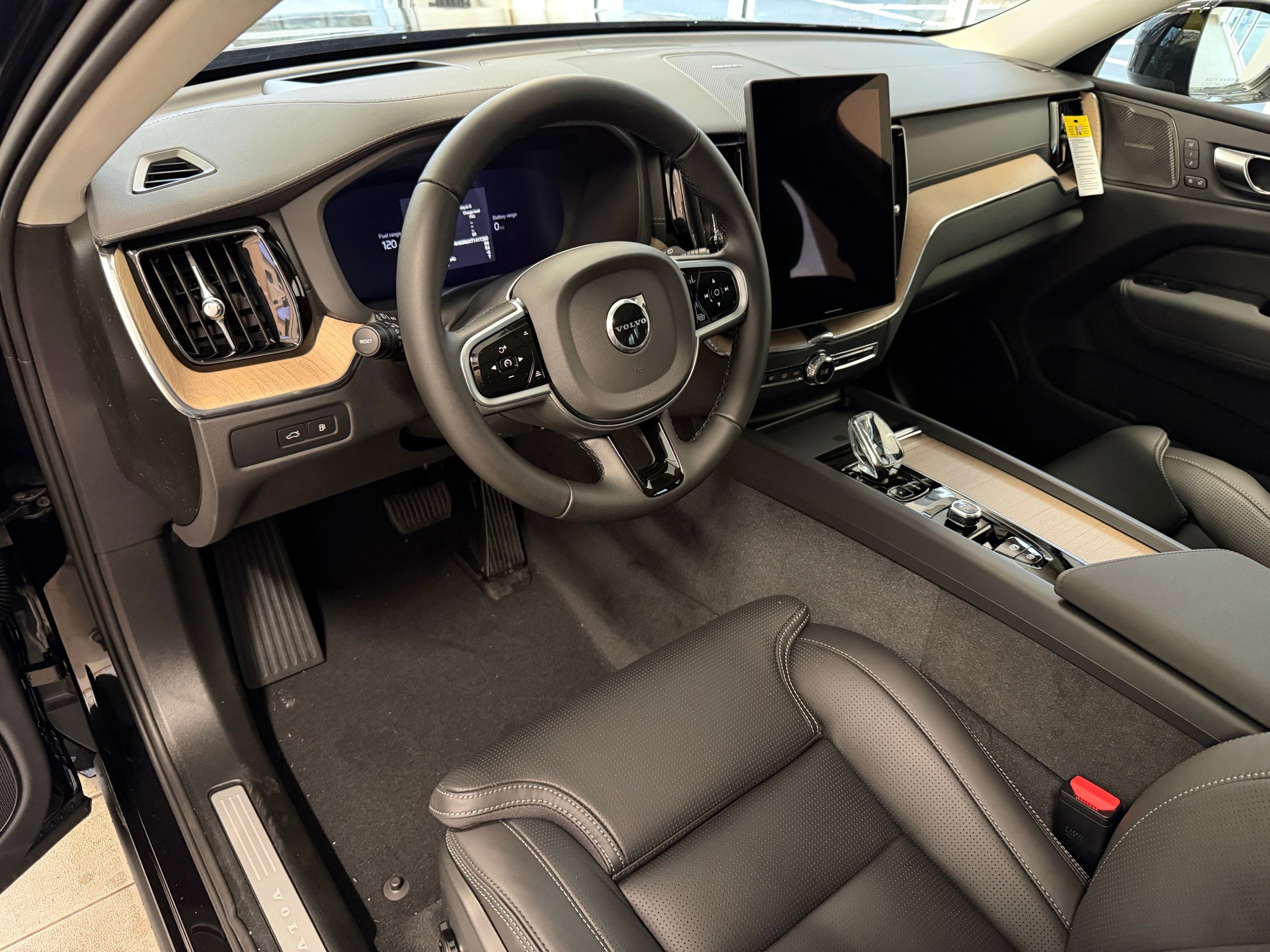 New 2026 Volvo XC60 T8 Ultra w/ Protection Package Premier image 13