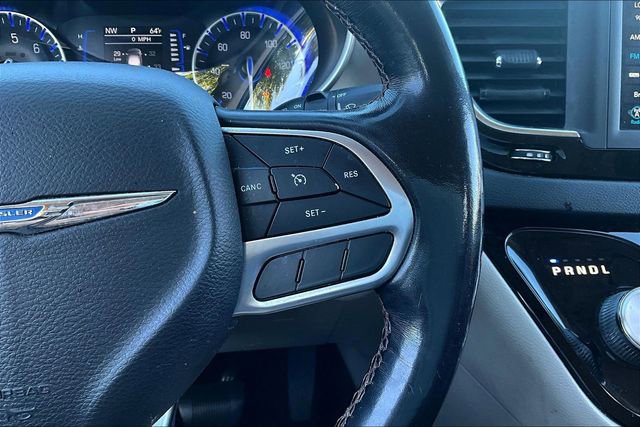 Used 2020 Chrysler Pacifica Touring-L image 19