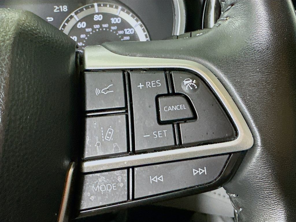 Used 2023 Toyota Highlander XLE FWD image 24