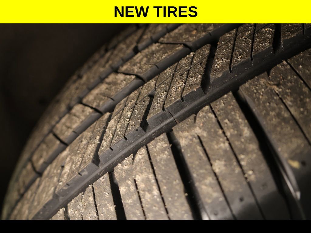 Used 2022 Chevrolet Traverse LT w/ Midnight/Sport Edition image 6