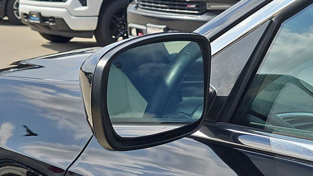 Used 2015 Chrysler 300 Limited RWD image 18