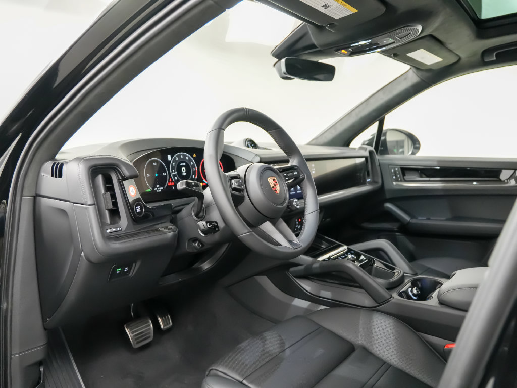 New 2026 Porsche Cayenne GTS AWD/4WD image 4