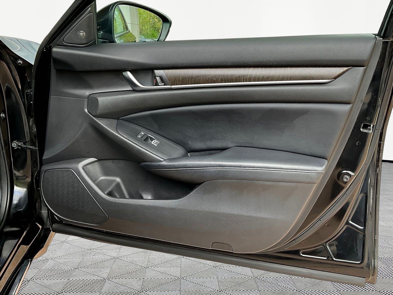 Used 2018 Honda Accord EX-L image 28