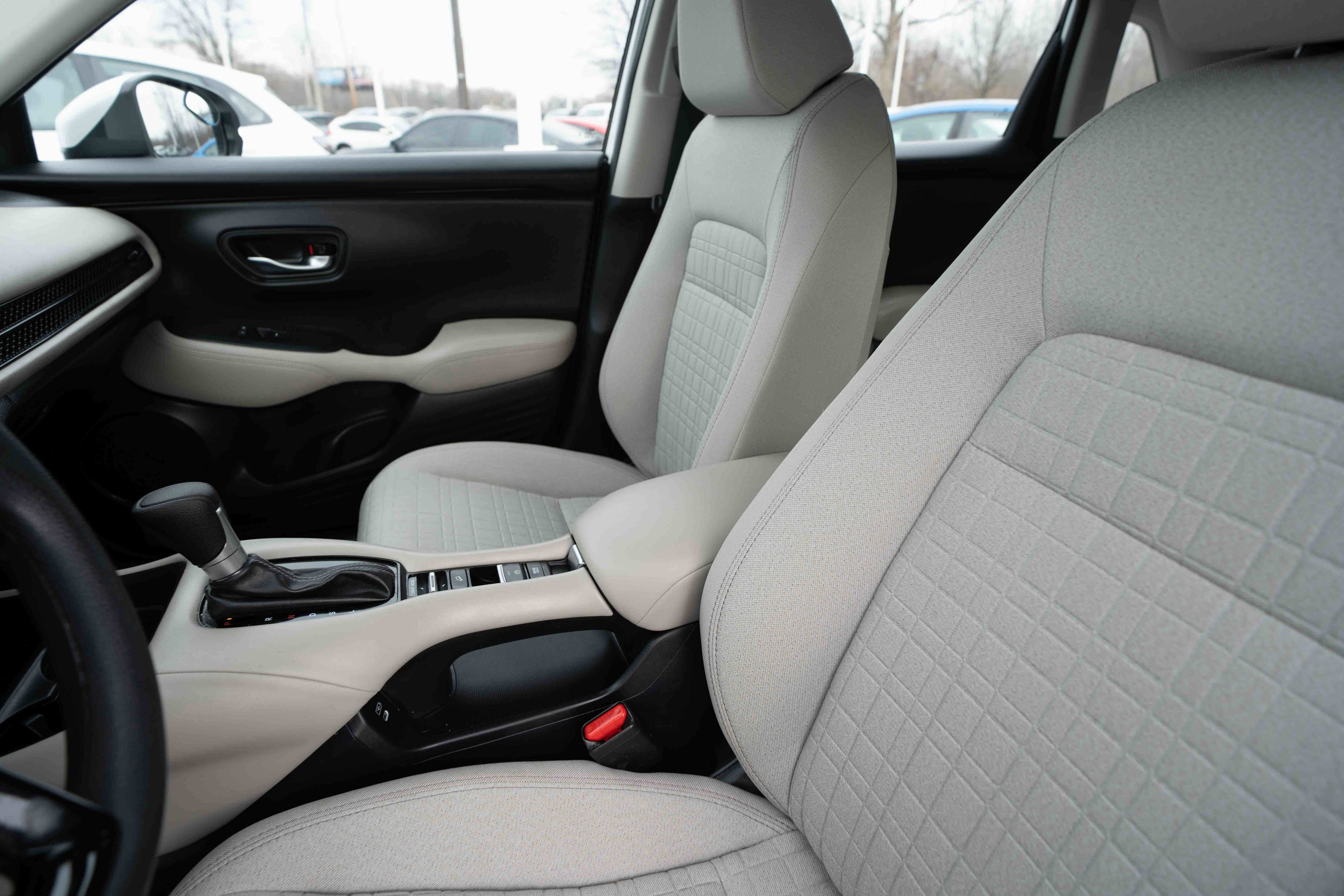 Used 2025 Honda HR-V LX image 10