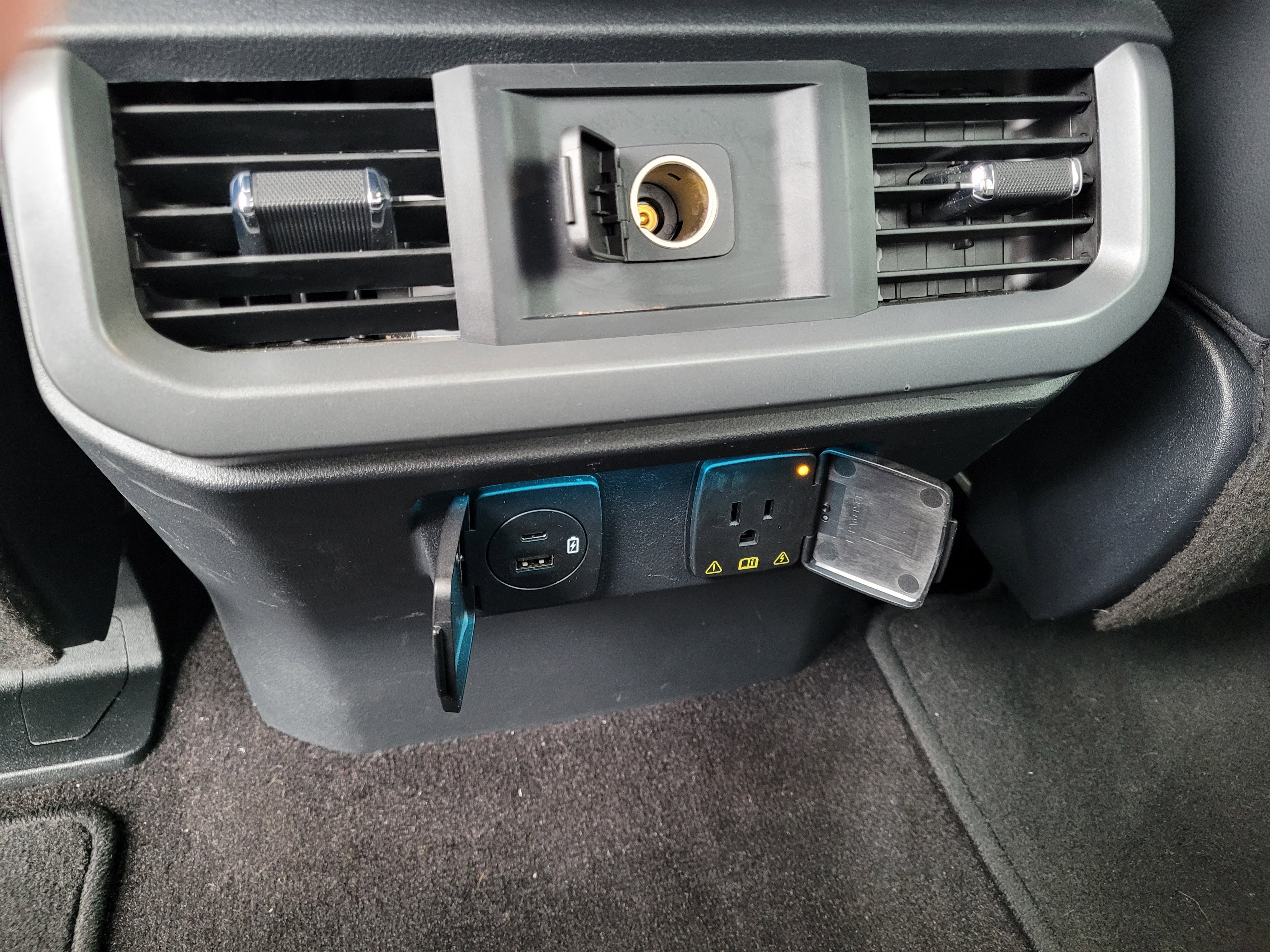 Used 2021 Ford F150 Lariat w/ Trailer Tow Package image 16