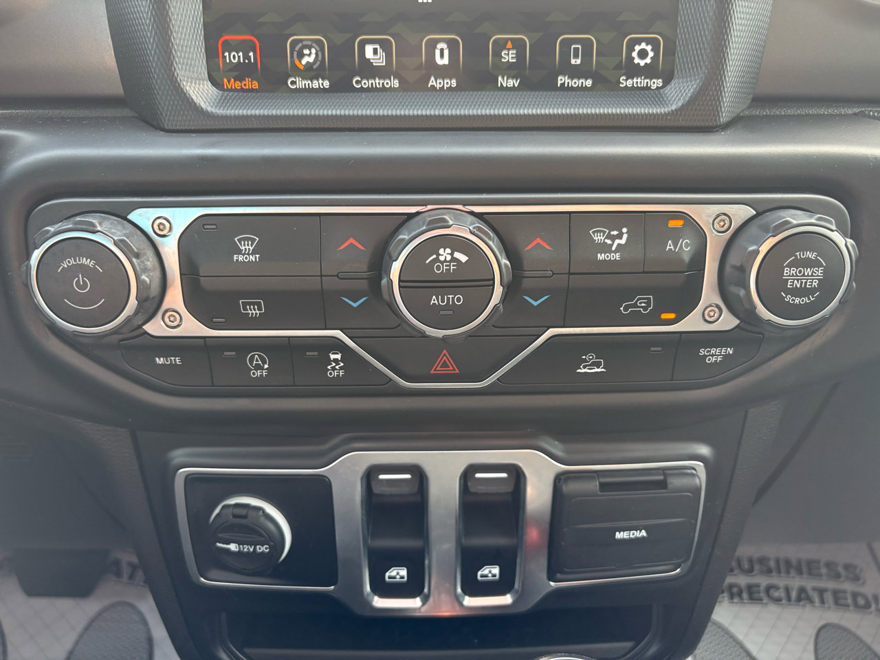 Used 2022 Jeep Wrangler Sport image 17