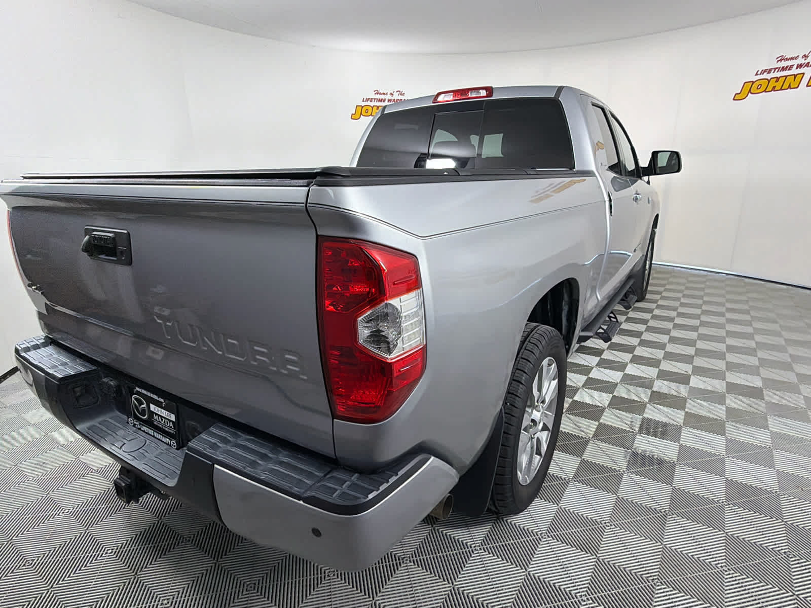 Used 2017 Toyota Tundra Limited w/ Limited Premium Package AWD/4WD image 6
