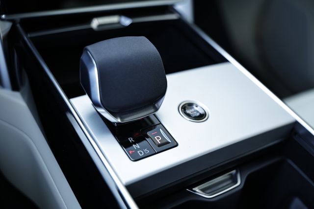 New 2026 Land Rover Range Rover Long Wheelbase SE image 48