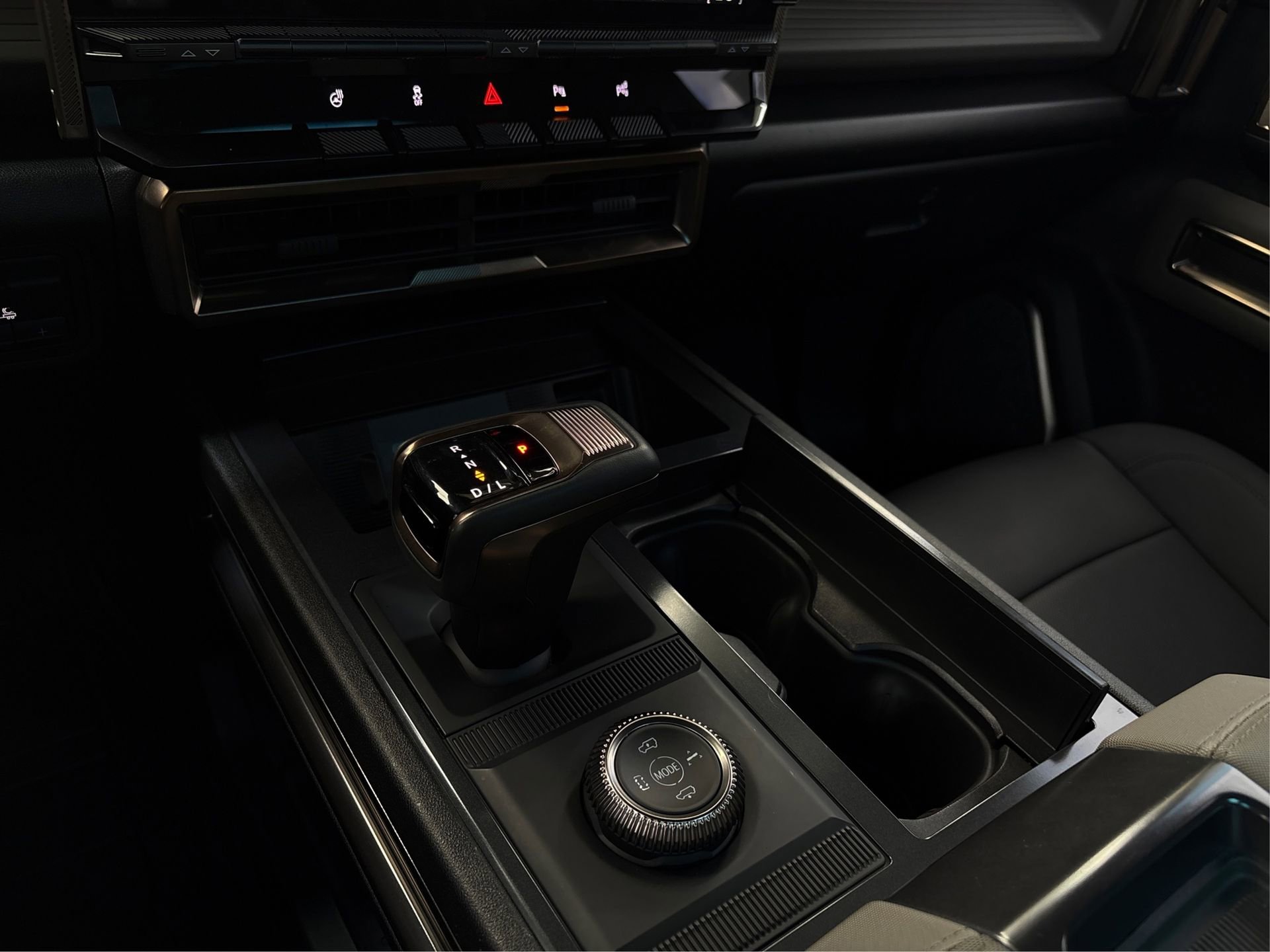 Used 2024 GMC Hummer EV 3X w/ LPO, Roof Cross Rail Package image 30