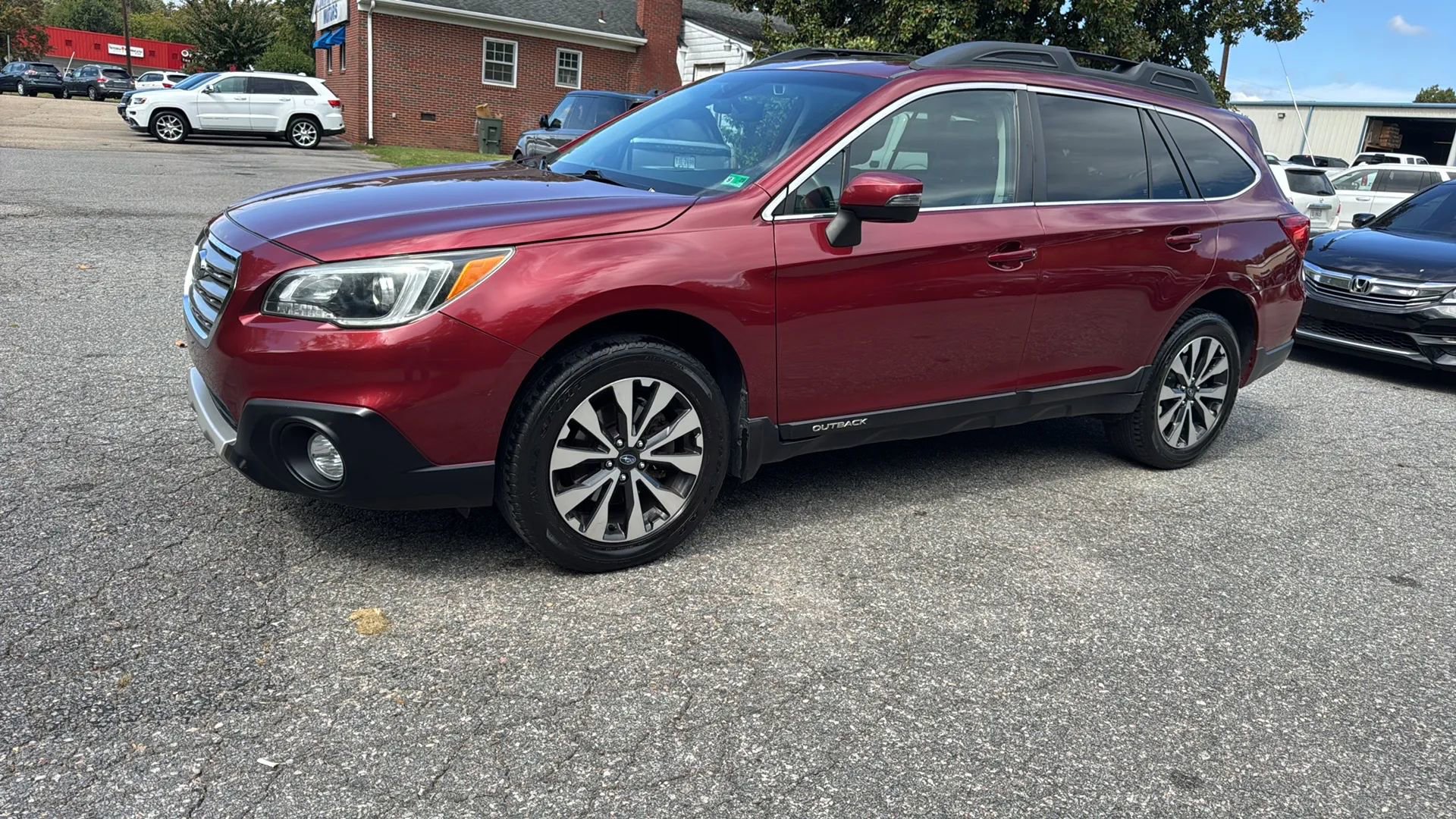 Used 2017 Subaru Outback 2.5i Limited image 1