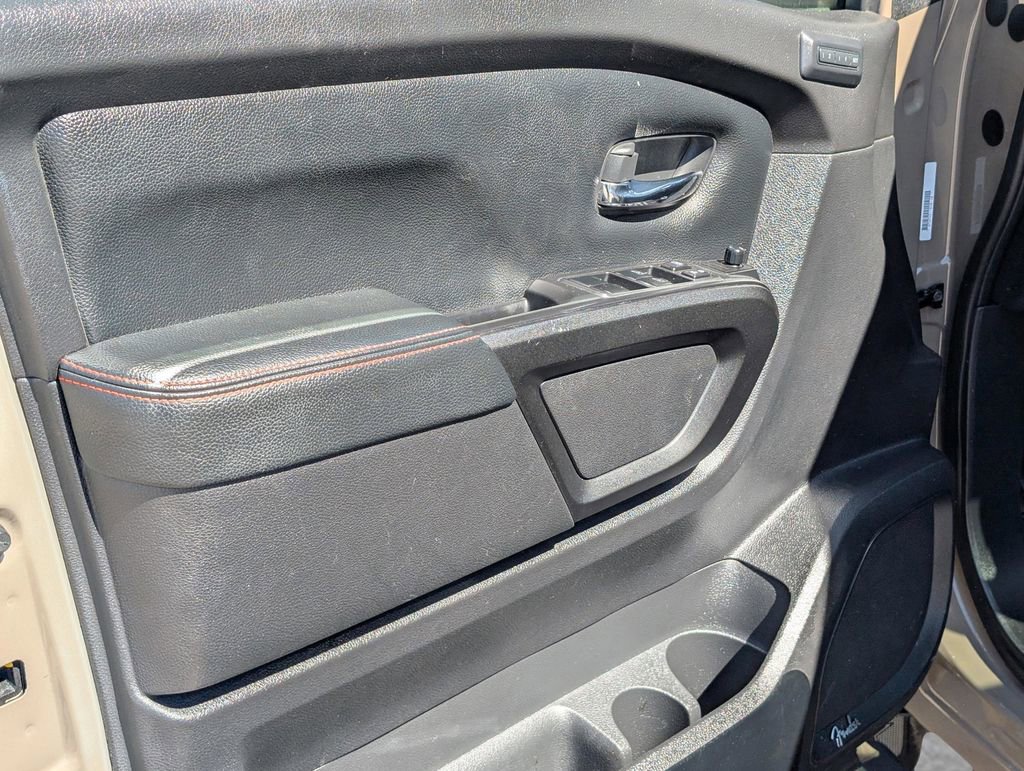 Used 2021 Nissan Titan PRO-4X w/ Pro-4x Convenience Package AWD/4WD image 15