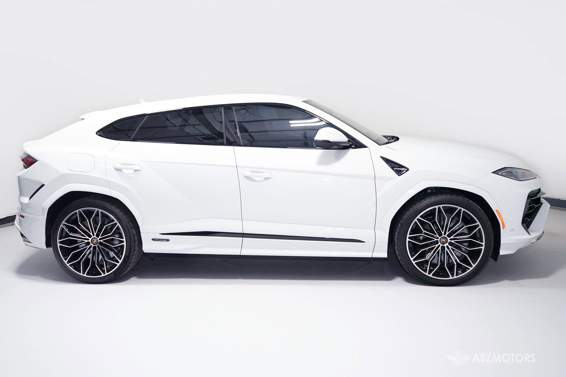 Used 2026 Lamborghini Urus SE image 4