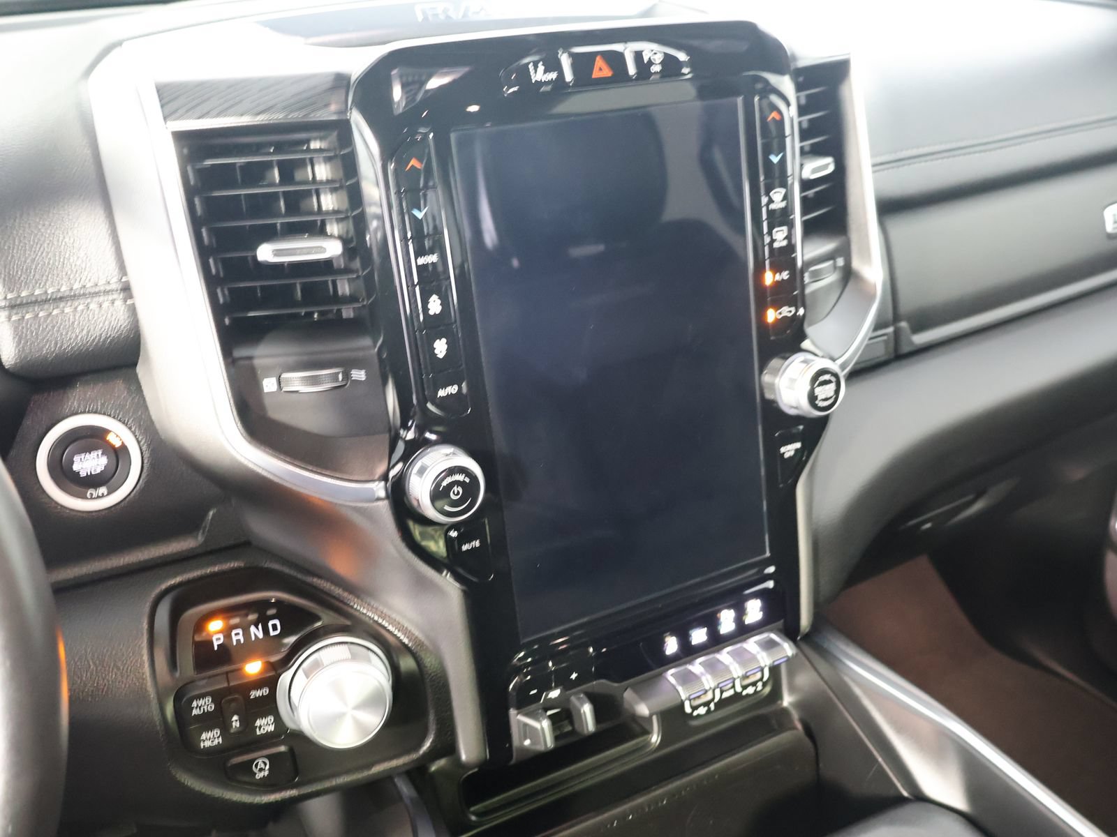 Used 2024 RAM 1500 Laramie AWD/4WD image 40