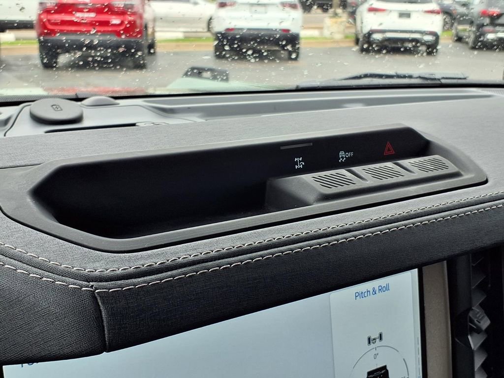 Used 2025 Ford Bronco Outer Banks AWD/4WD image 12