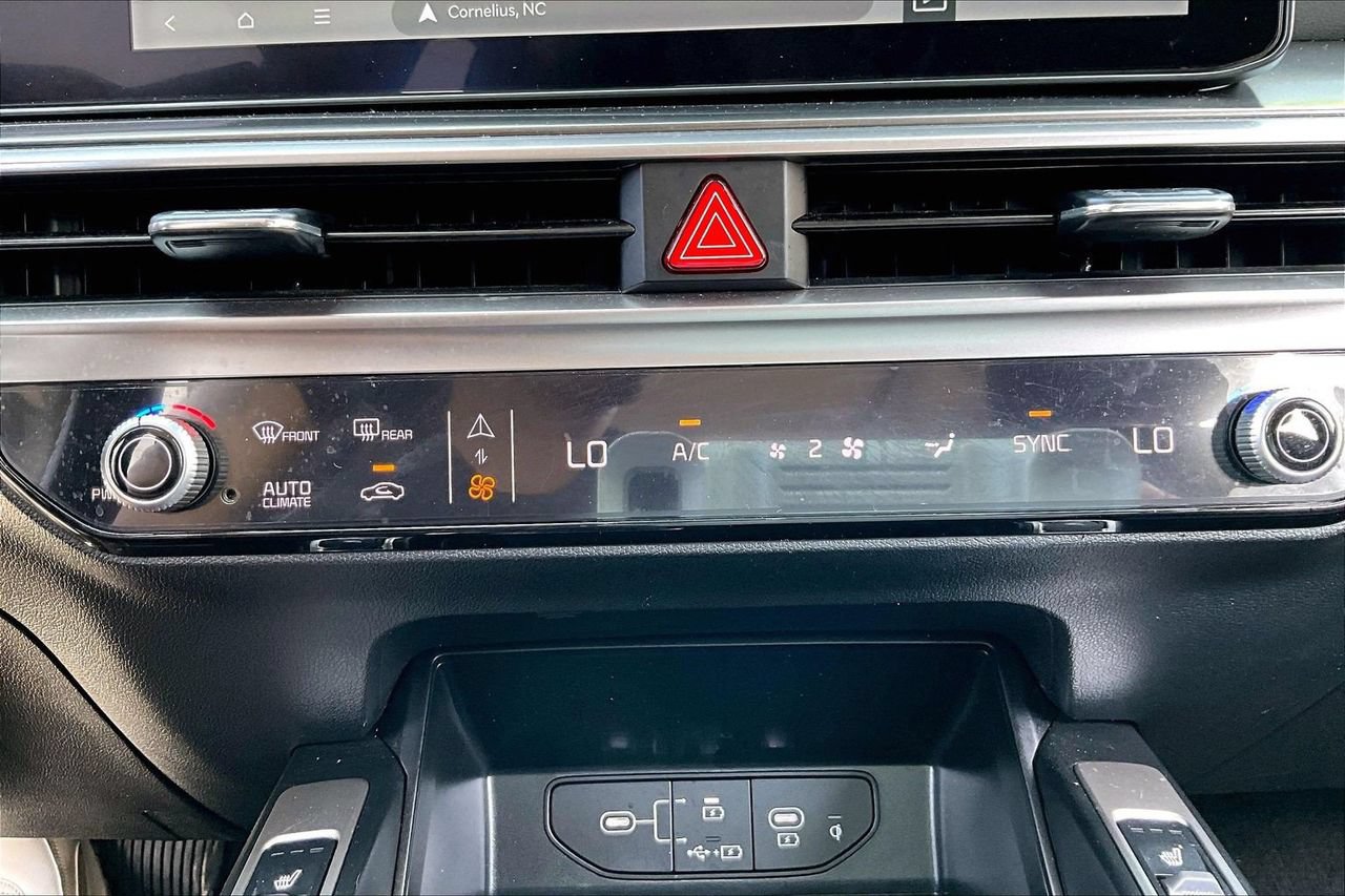 Used 2025 Kia Sorento S w/ Panoramic Sunroof Package FWD image 18