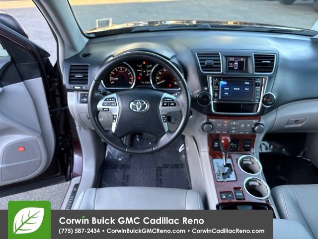 Used 2013 Toyota Highlander Limited AWD/4WD image 30