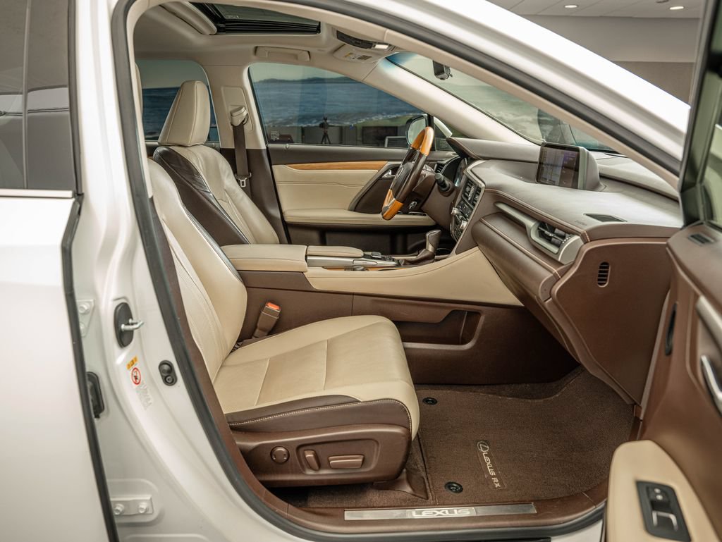 Used 2018 Lexus RX 350L FWD image 36