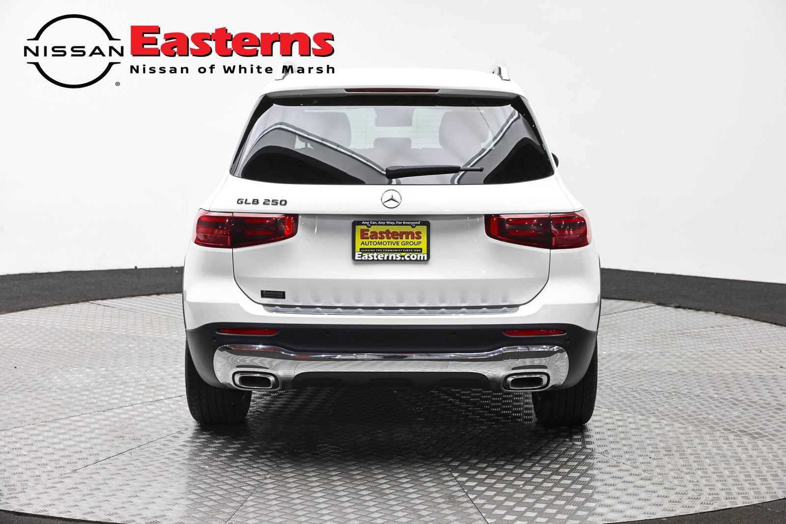 Used 2025 Mercedes-Benz GLB 250 w/ Exclusive Package image 6