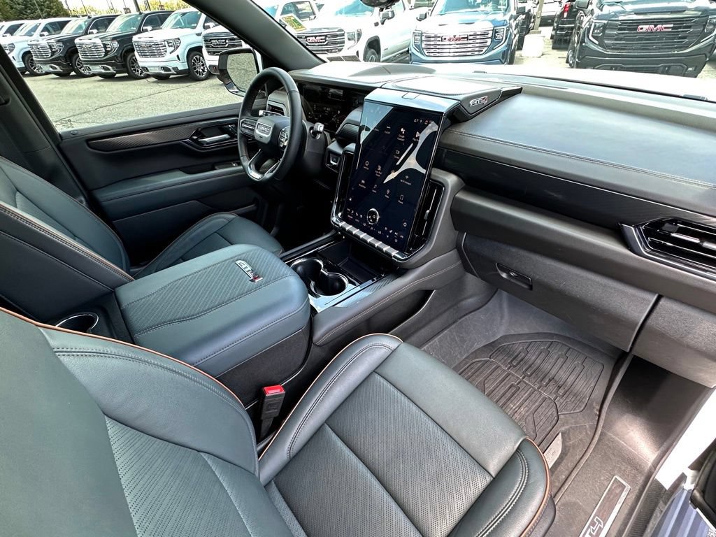 Certified 2025 GMC Yukon AT4 w/ AT4 Premium Package AWD/4WD image 13