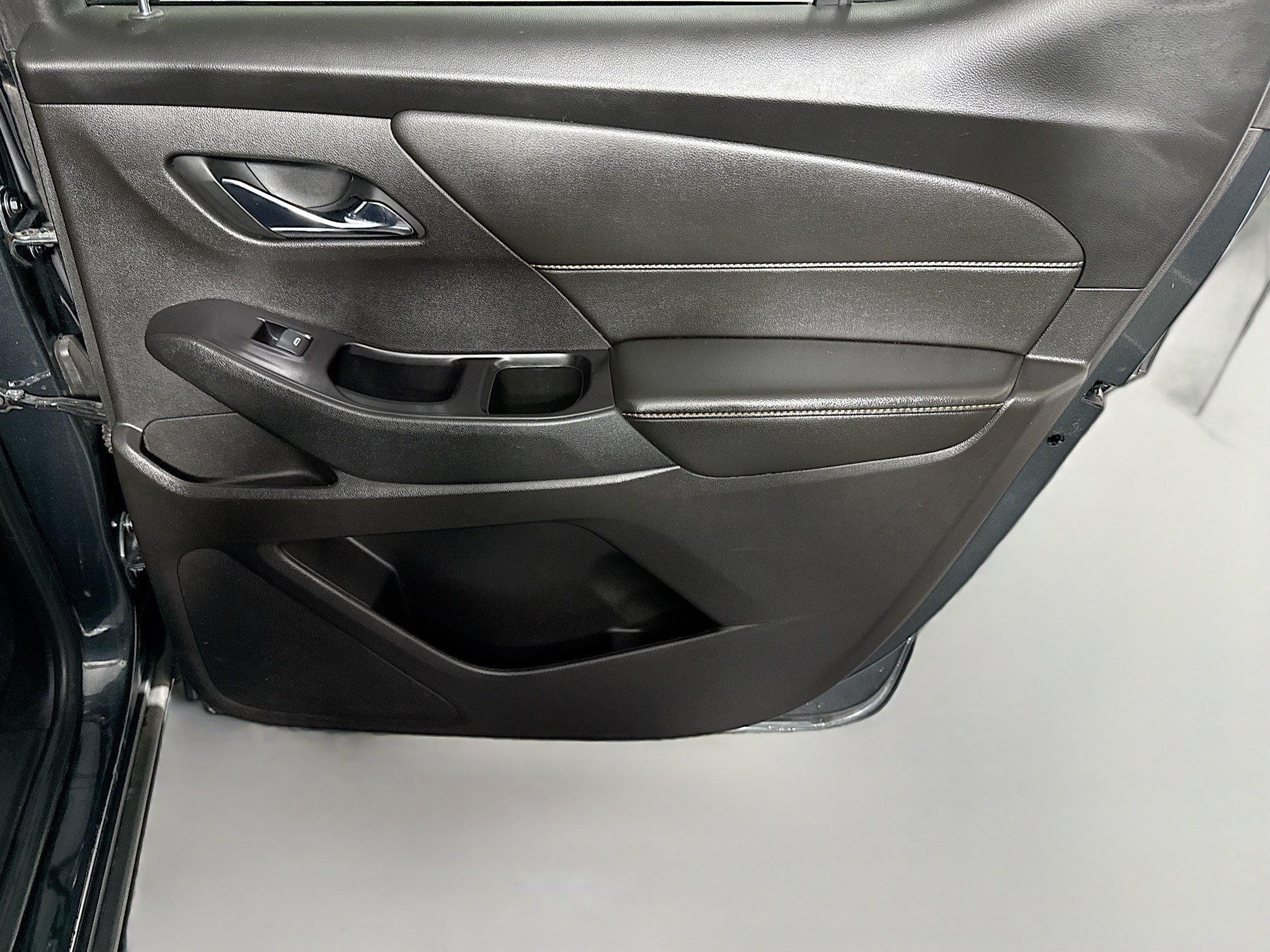 Used 2019 Chevrolet Traverse LT FWD image 28