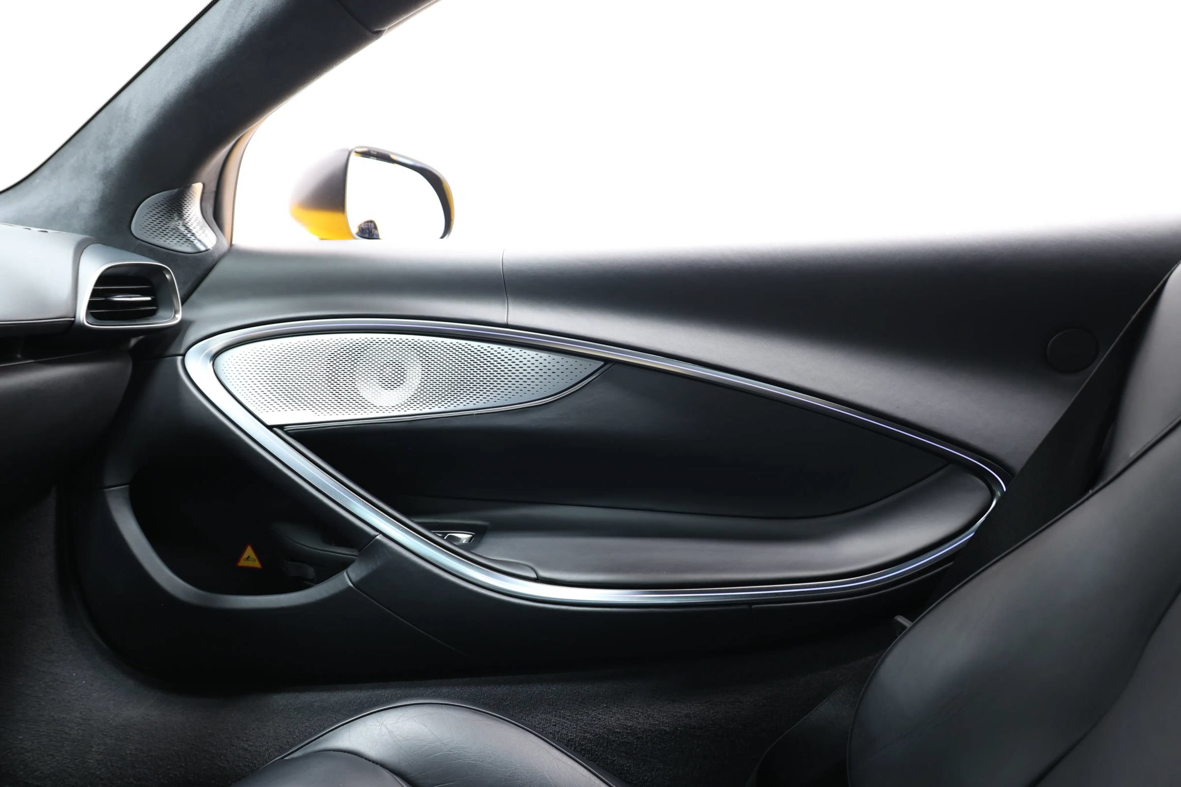 Used 2023 McLaren Artura RWD image 48