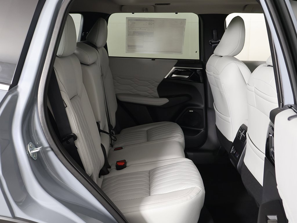 New 2025 Mitsubishi Outlander SEL image 36
