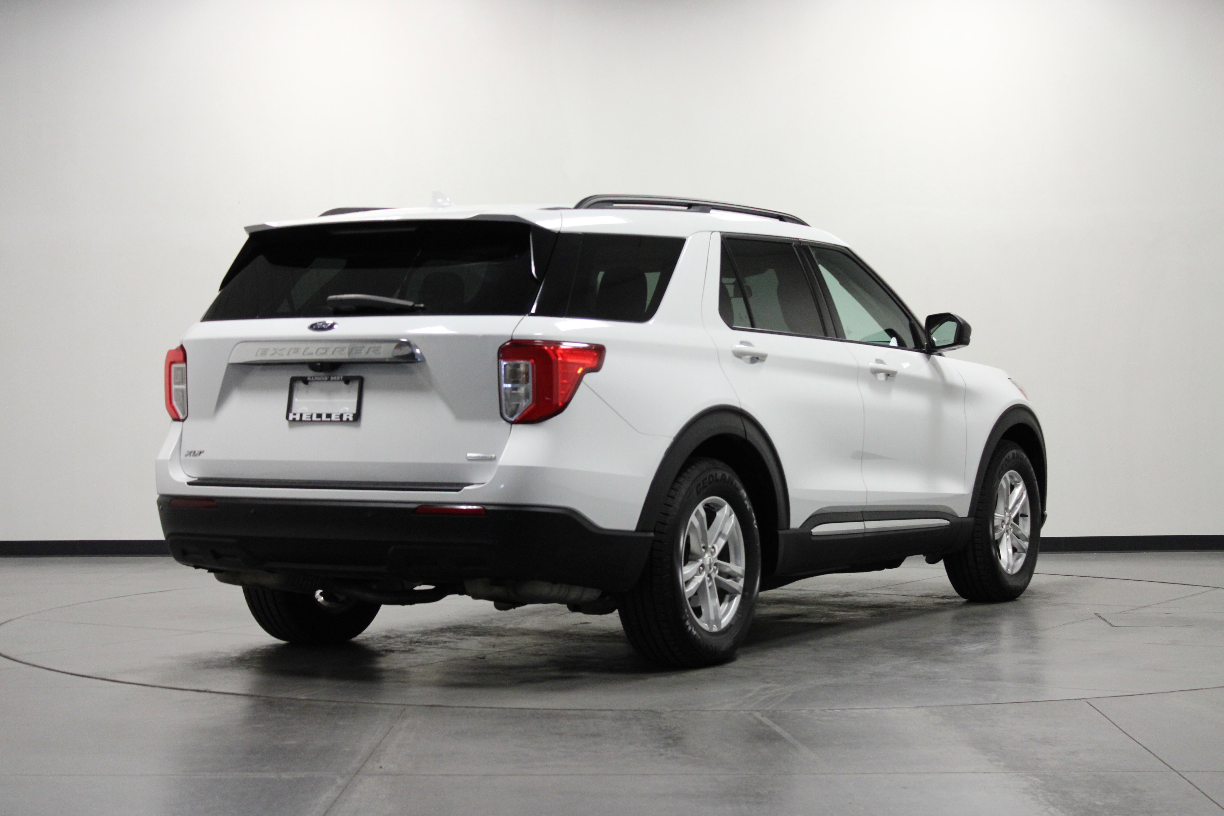 Used 2020 Ford Explorer XLT image 4