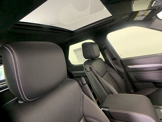 Certified 2025 Land Rover Discovery Dynamic SE image 35