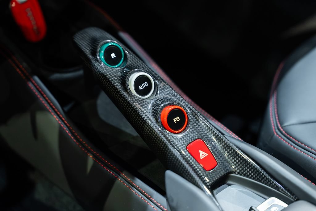 Certified 2021 Ferrari F8 Tributo RWD image 39