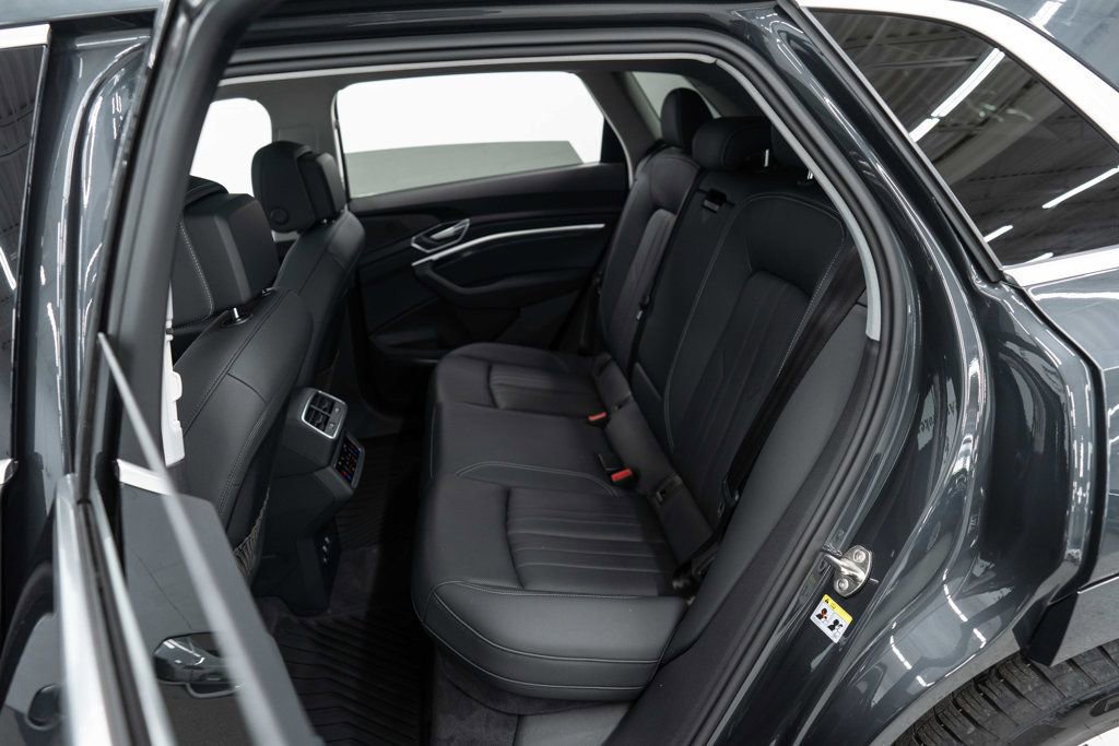 Used 2021 Audi e-tron Premium Plus w/ Premium Plus Package image 15