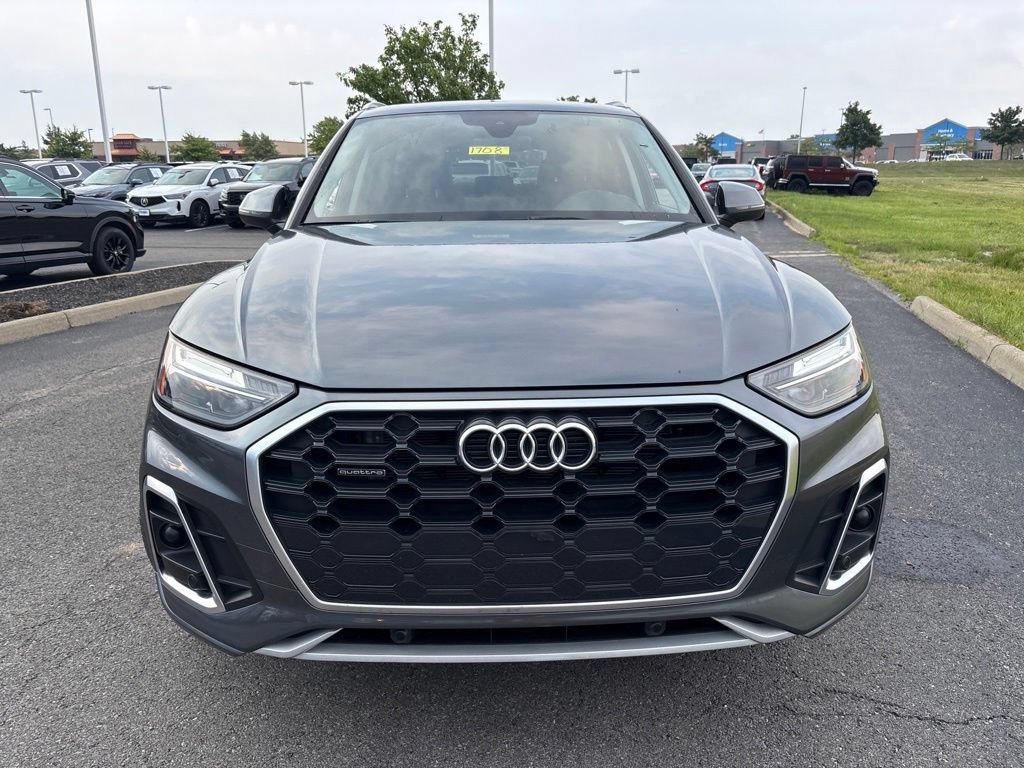 Used 2023 Audi Q5 2.0T Premium w/ Convenience Package AWD/4WD image 2