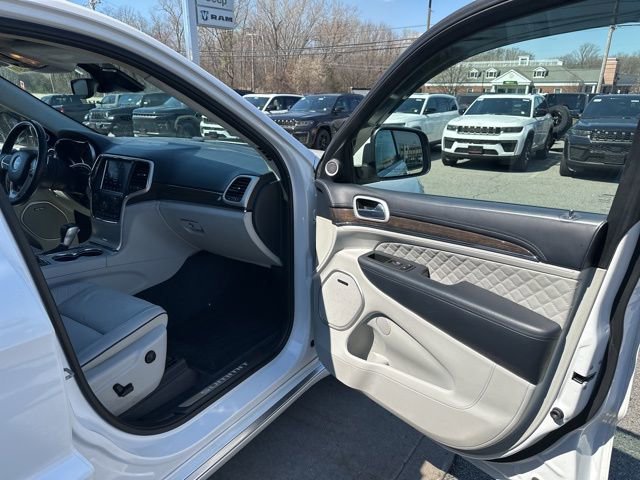 Used 2018 Jeep Grand Cherokee Summit AWD/4WD image 11