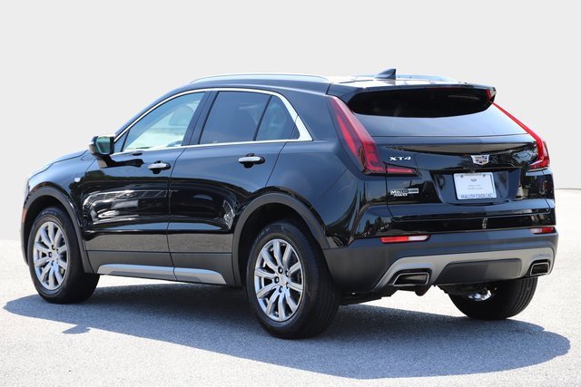 Used 2022 Cadillac XT4 Premium Luxury w/ Safety Alert Package image 3
