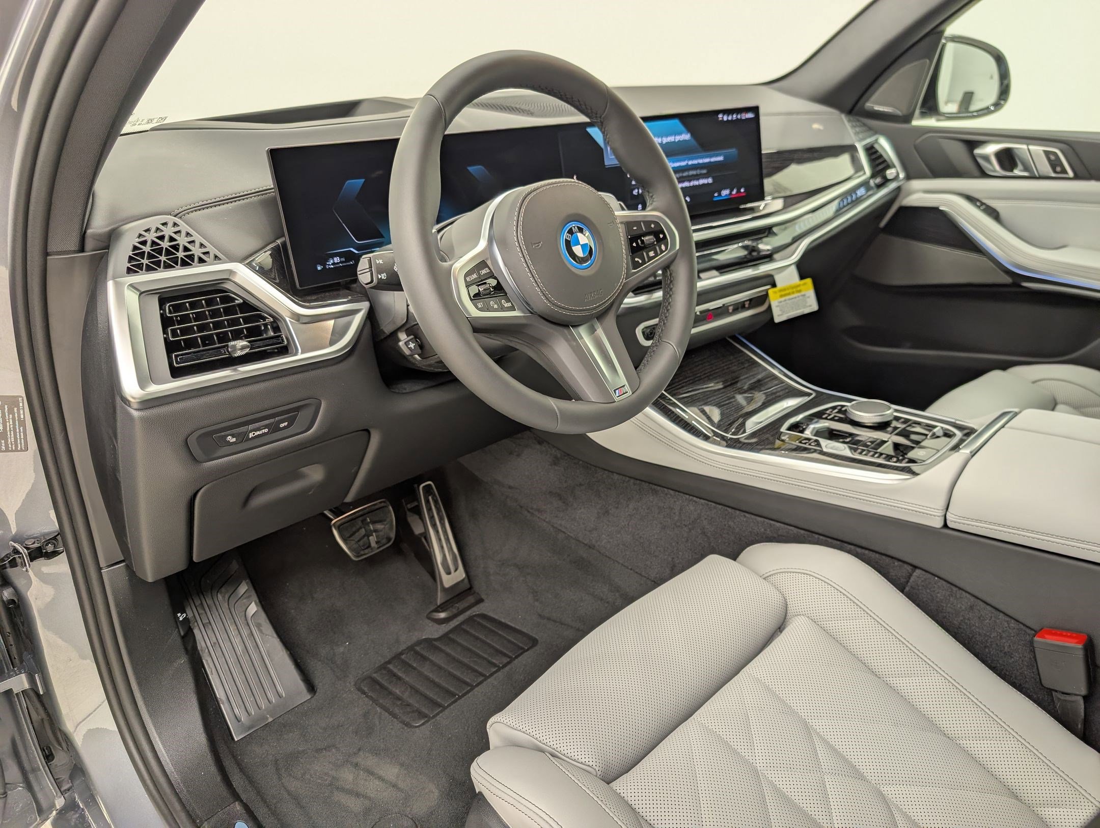New 2026 BMW X5 xDrive50e w/ M Sport Package AWD/4WD image 4