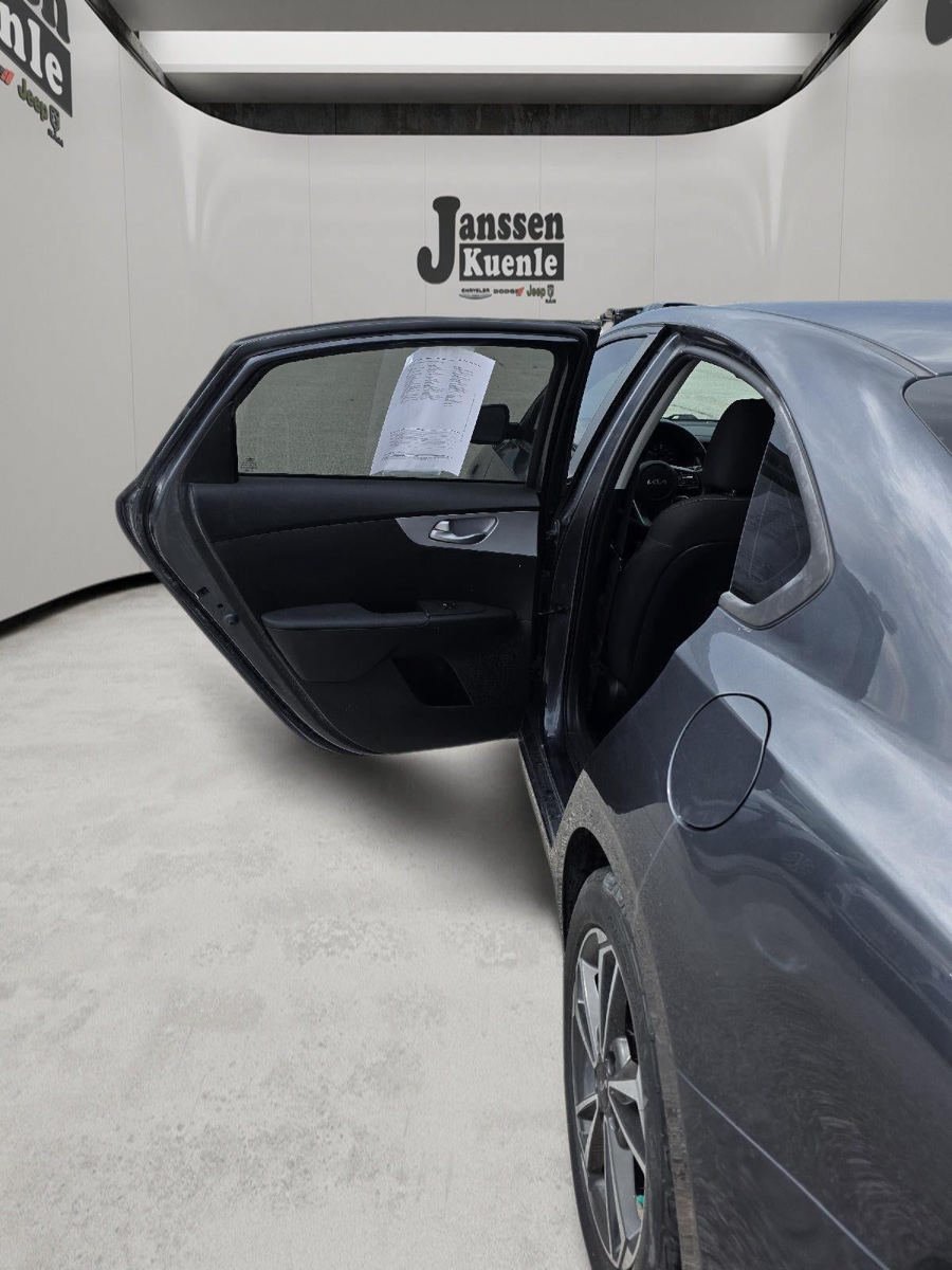 Used 2023 Kia Forte LXS w/ LXS Technology Package FWD image 21