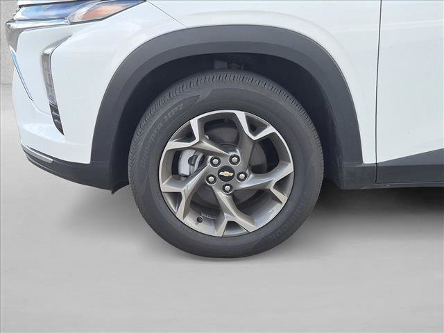 Used 2025 Chevrolet Trax LT FWD image 14