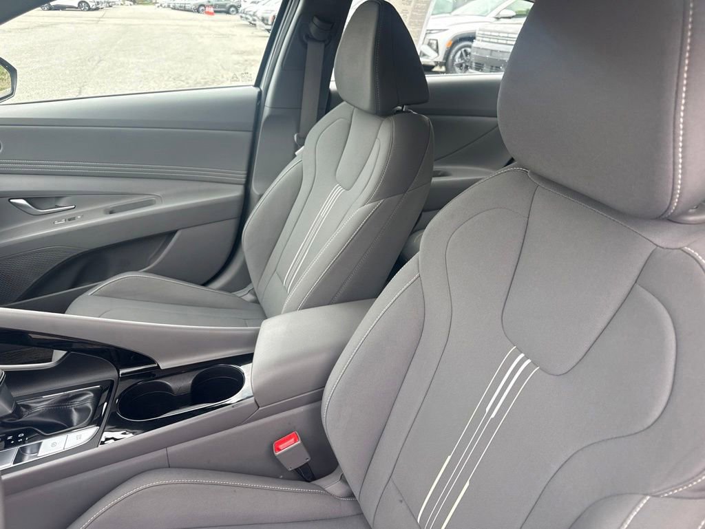 Used 2023 Hyundai Elantra SEL w/ Convenience Package FWD image 17
