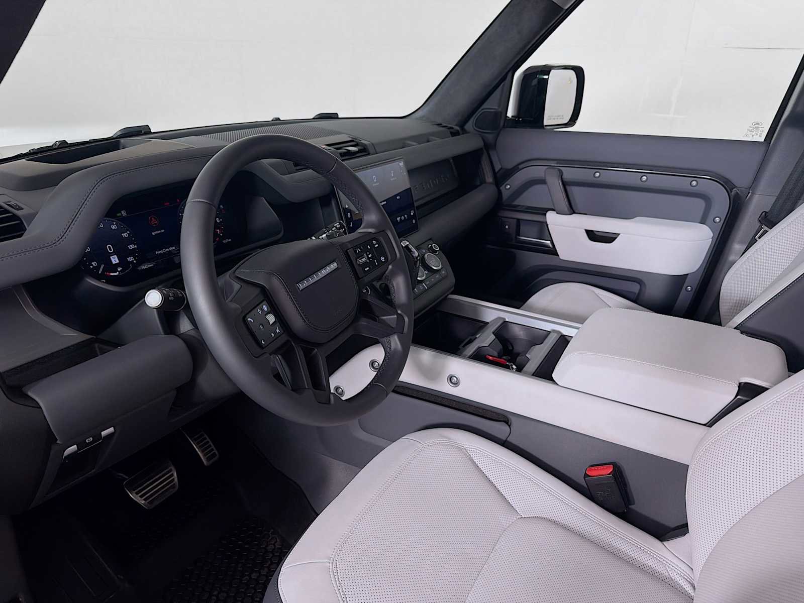 Used 2025 Land Rover Defender 110 V8 AWD/4WD image 9