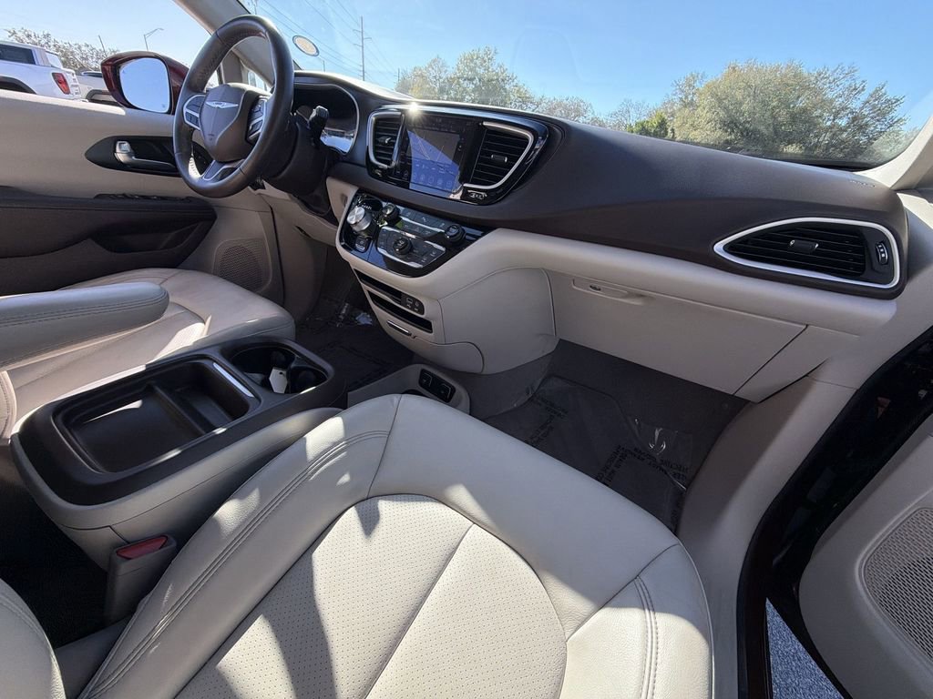 Used 2020 Chrysler Pacifica Touring-L image 33