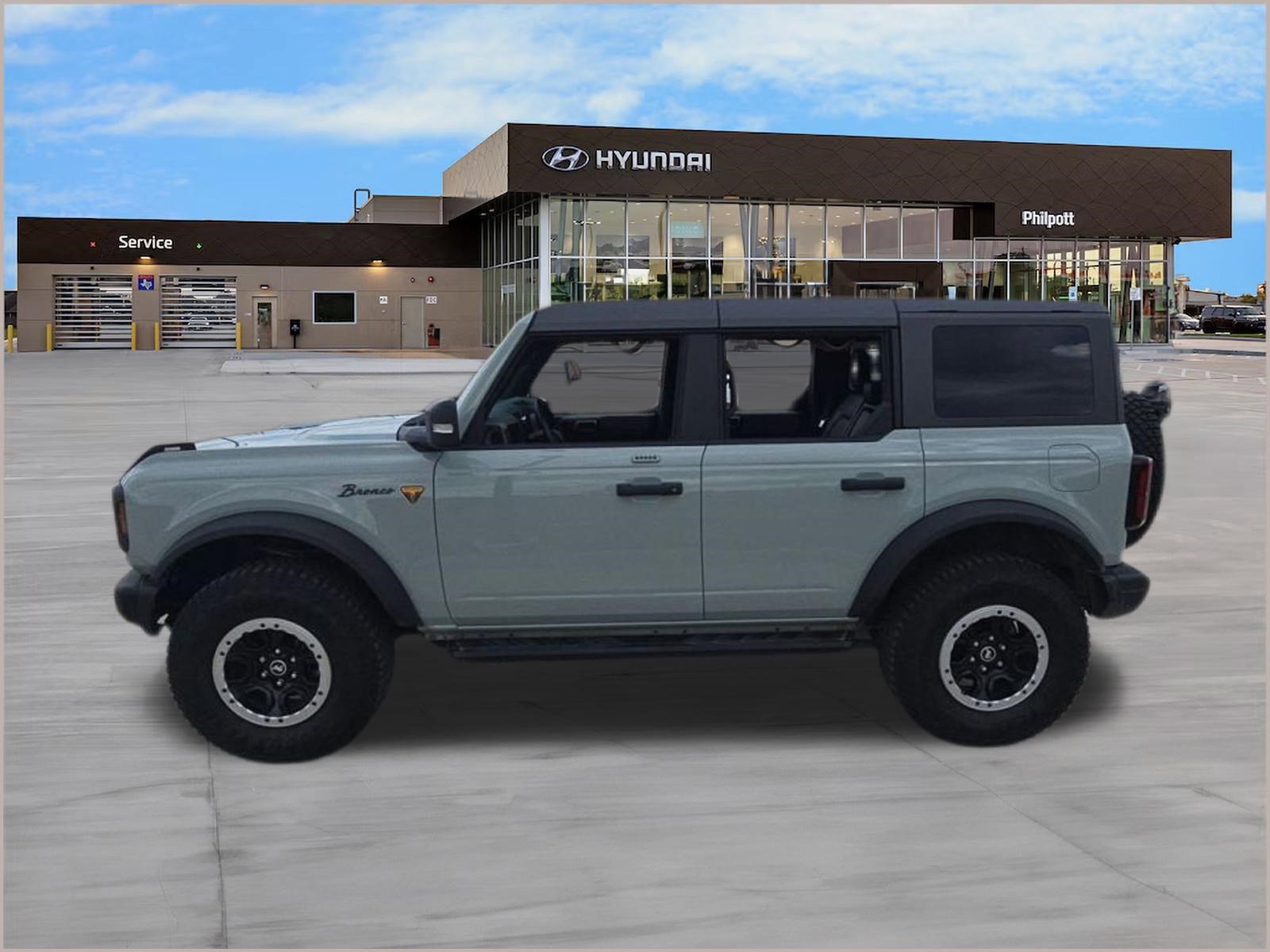 Used 2023 Ford Bronco Badlands image 2