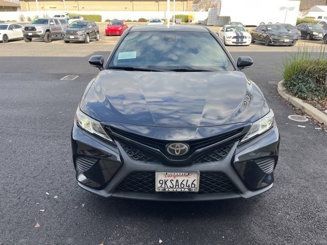 Used 2019 Toyota Camry SE image 2