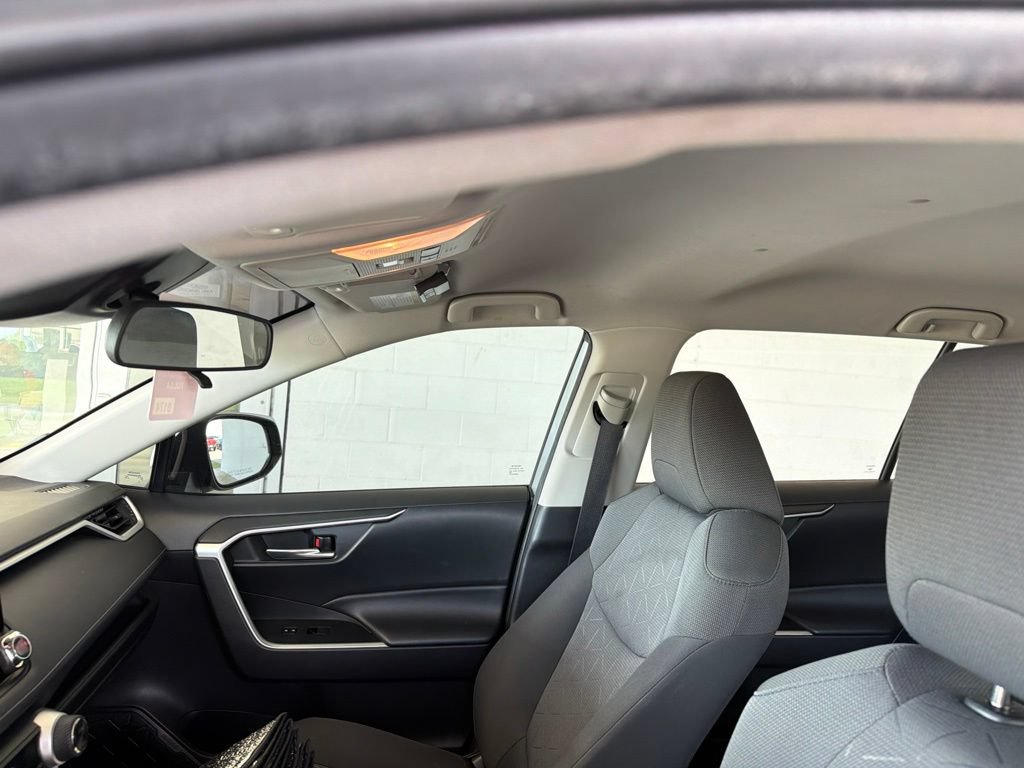 Used 2021 Toyota RAV4 XLE FWD image 9