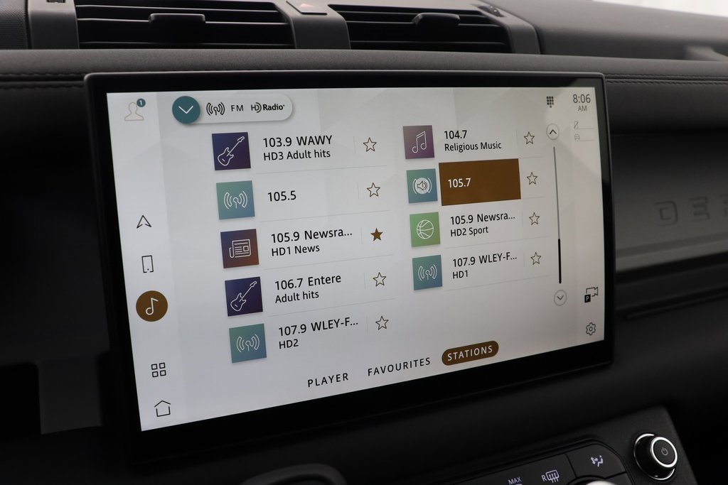 New 2024 Land Rover Defender 110 SE image 15