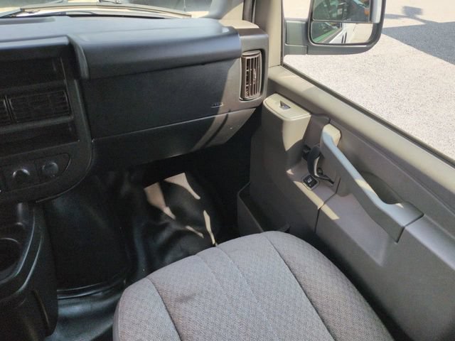 Used 2019 Chevrolet Express 2500 RWD image 17
