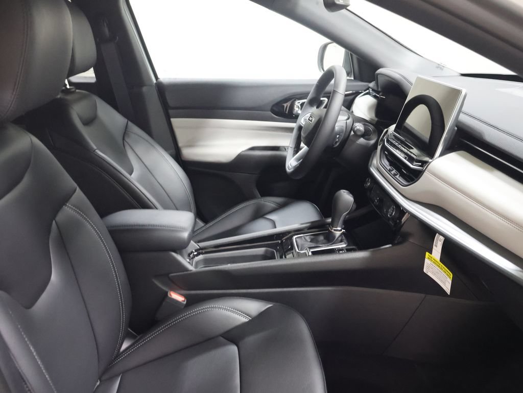 New 2026 Jeep Compass Limited AWD/4WD image 17