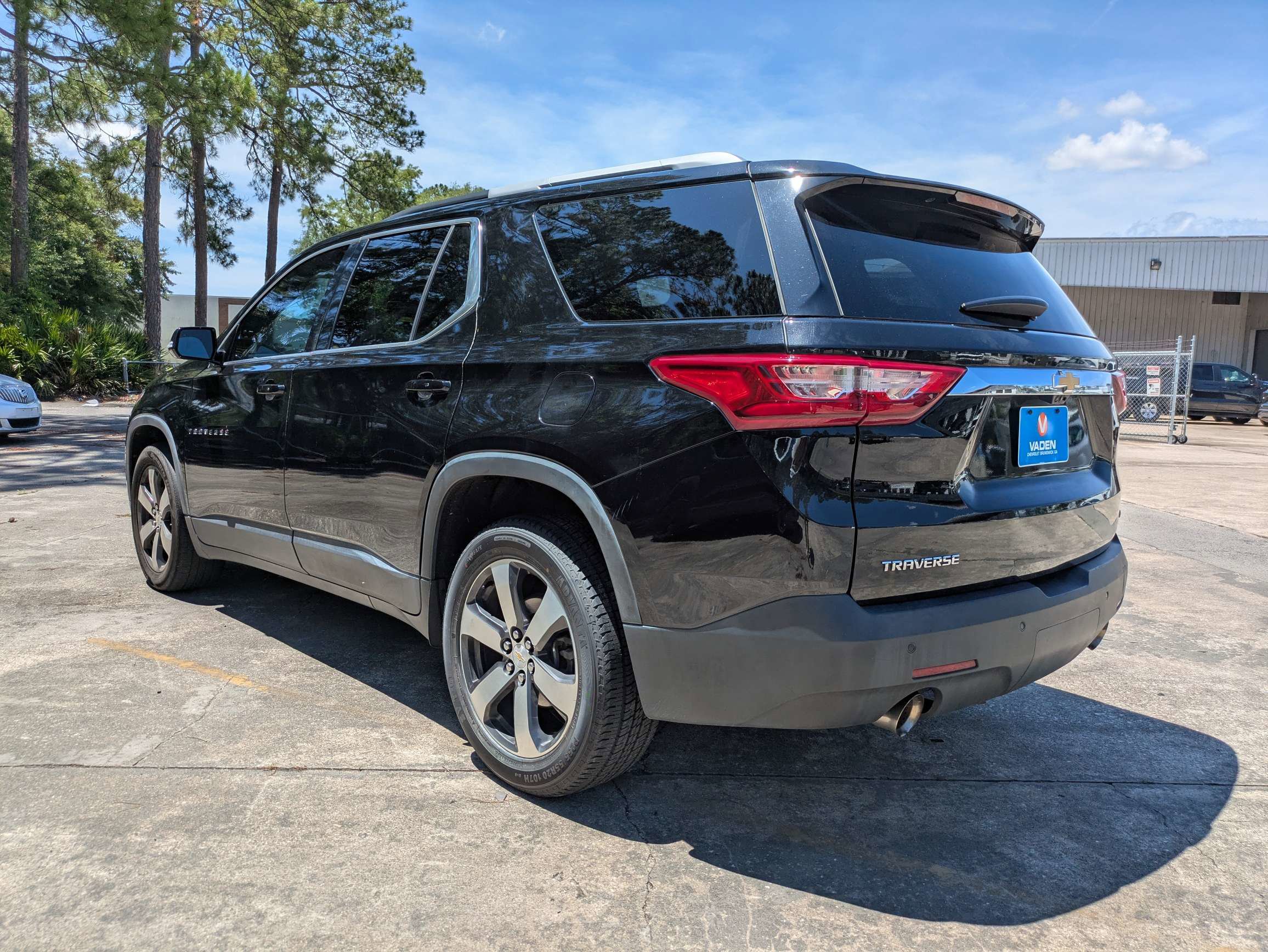 Used 2018 Chevrolet Traverse LT FWD image 21