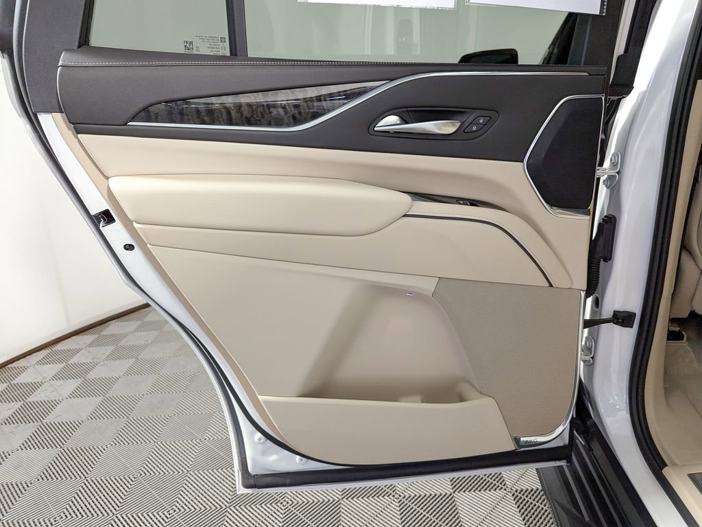 Used 2024 Cadillac Escalade Premium Luxury image 45