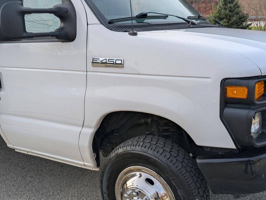 Used 2017 Ford E-450 and Econoline 450 Super Duty RWD image 15